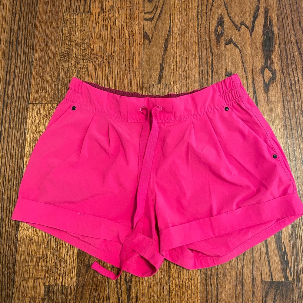 Lululemon Spring Break Away short - size 8